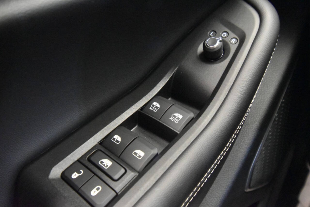 2021 Jeep Grand Cherokee L Laredo 4x4 4dr SUV, White, Mileage: 82,326 - photo 31