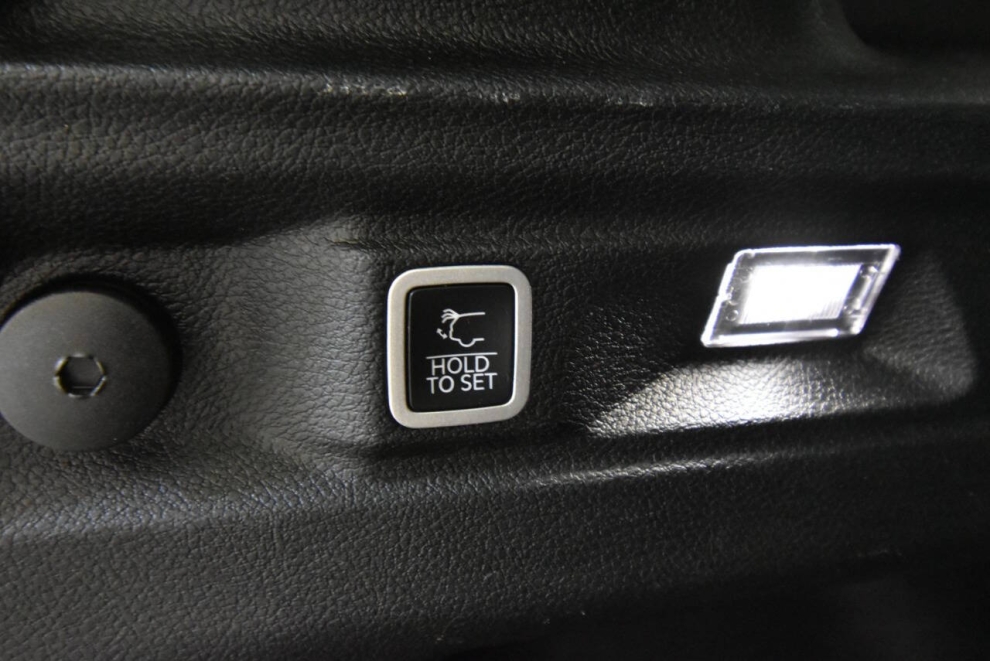 2021 Jeep Grand Cherokee L Laredo 4x4 4dr SUV, White, Mileage: 82,326 - photo 35