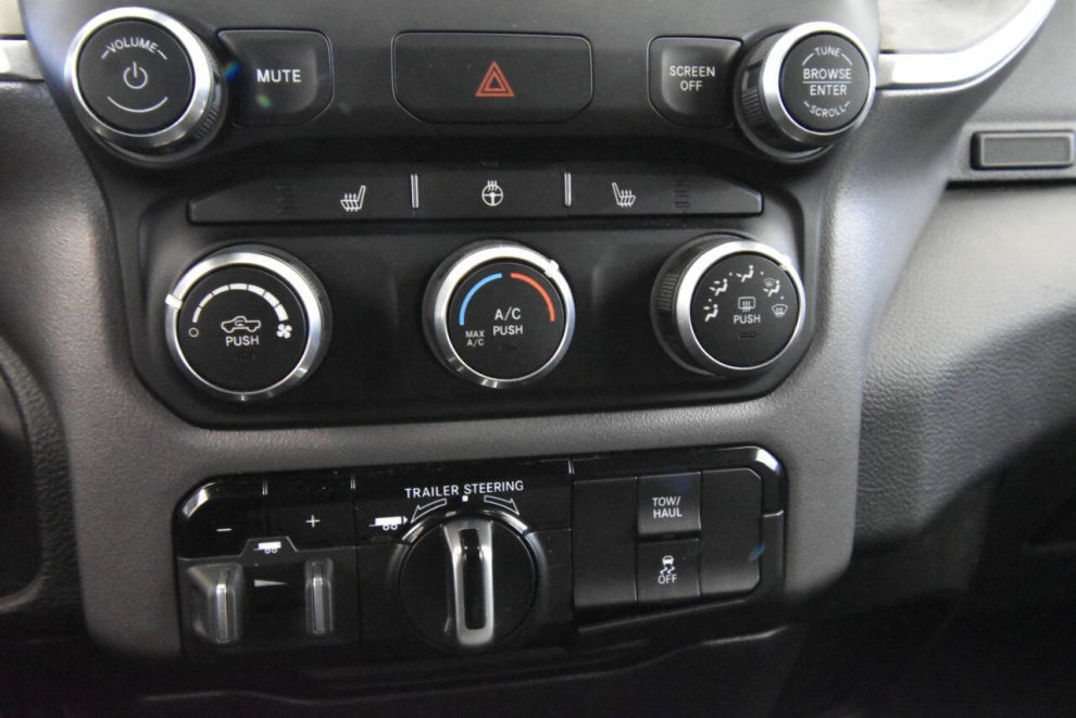 2023 RAM 1500 Big Horn 4x4 4dr Quad Cab 6.4 ft. SB Pickup, Silver, Mileage: 49,292 - photo 18