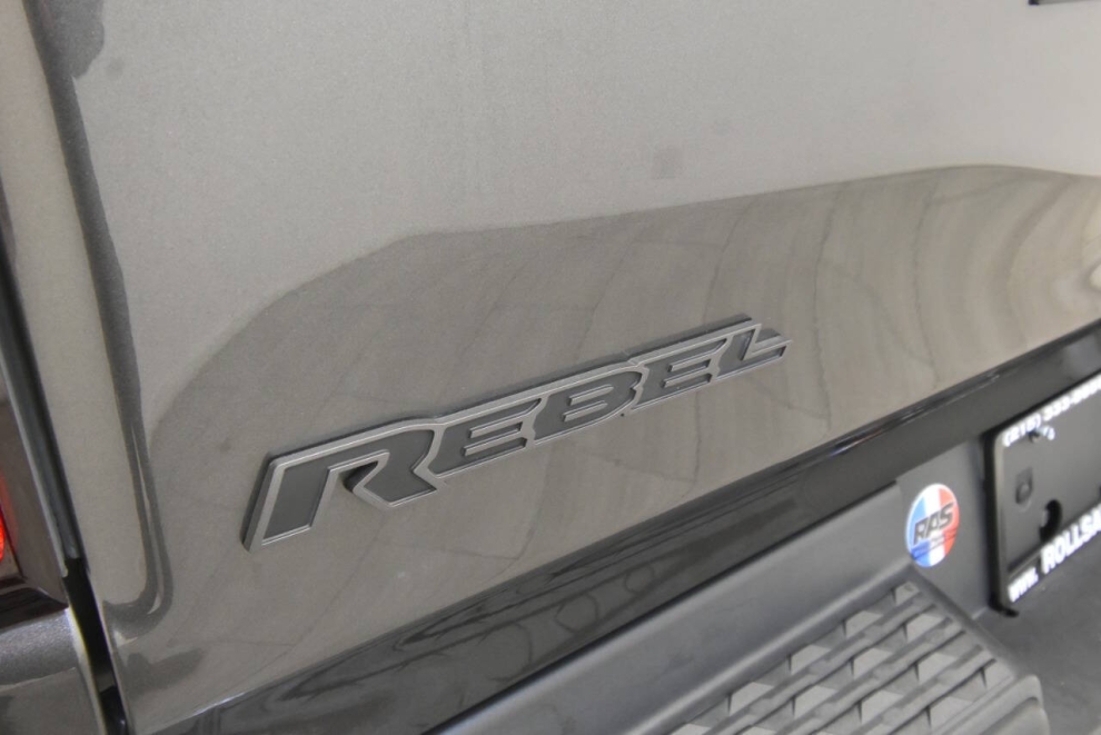 2020 RAM 1500 Rebel 4x4 4dr Crew Cab 5.6 ft. SB Pickup, Gray, Mileage: 93,438 - photo 29
