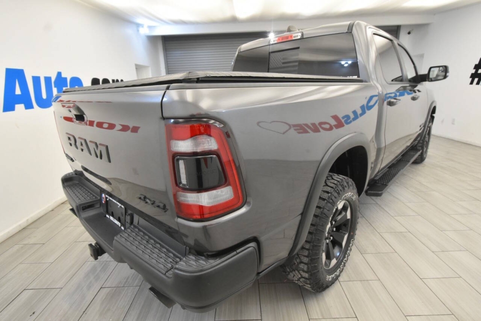 2020 RAM 1500 Rebel 4x4 4dr Crew Cab 5.6 ft. SB Pickup, Gray, Mileage: 93,438 - photo 4