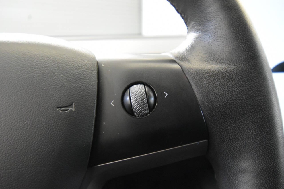 2021 Tesla Model Y Long Range AWD 4dr Crossover, White, Mileage: 75,934 - photo 22