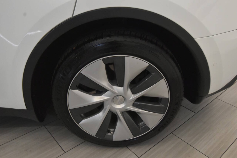 2021 Tesla Model Y Long Range AWD 4dr Crossover, White, Mileage: 75,934 - photo 9