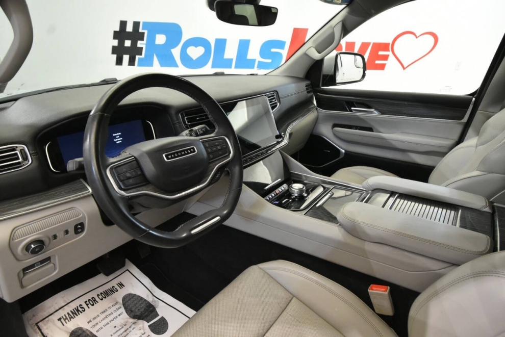 2022 Jeep Wagoneer Series II 4x4 4dr SUV, Silver, Mileage: 56,286 - photo 11