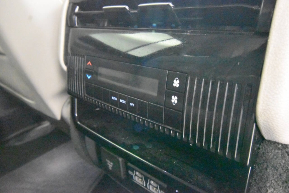 2022 Jeep Wagoneer Series II 4x4 4dr SUV, Silver, Mileage: 56,286 - photo 17