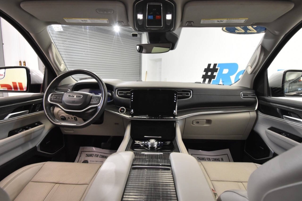 2022 Jeep Wagoneer Series II 4x4 4dr SUV, Silver, Mileage: 56,286 - photo 18