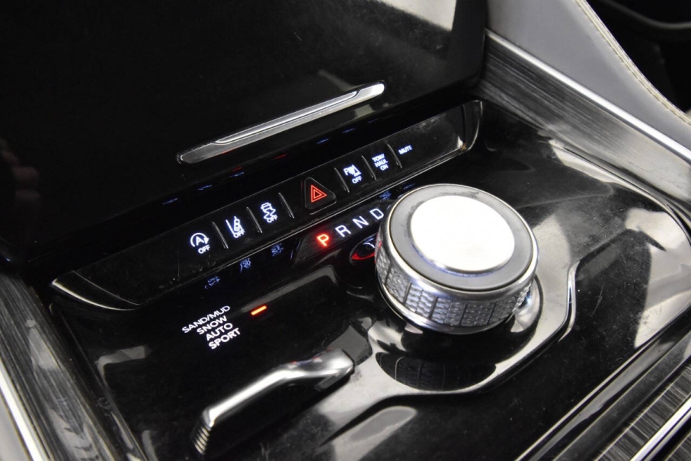 2022 Jeep Wagoneer Series II 4x4 4dr SUV, Silver, Mileage: 56,286 - photo 19