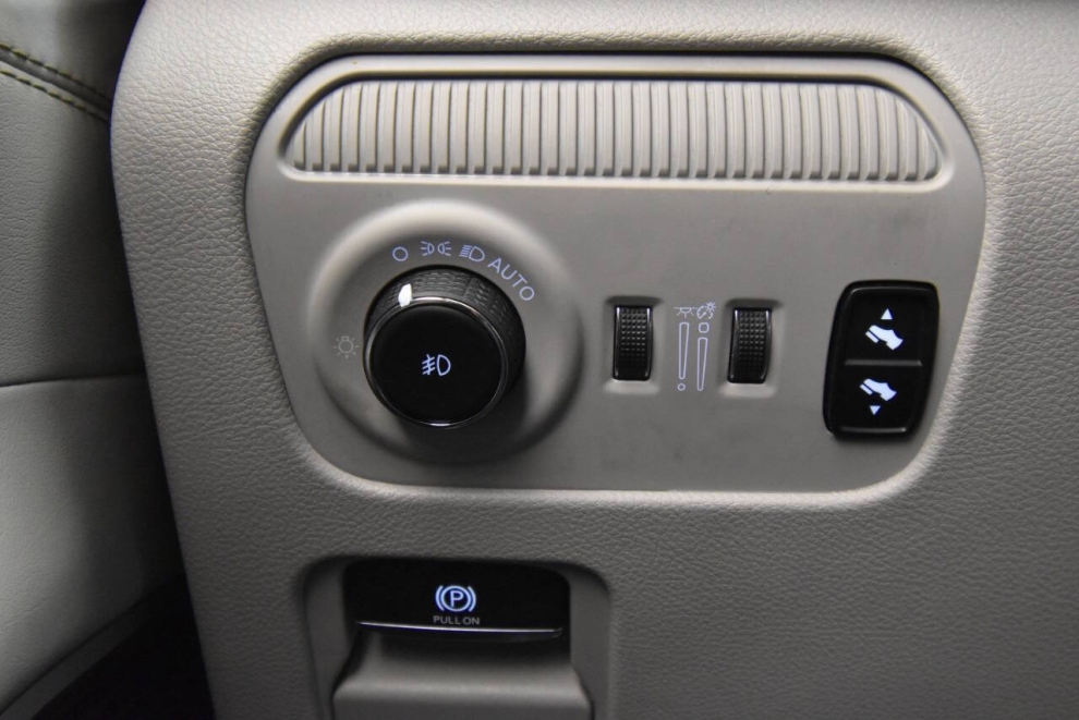 2022 Jeep Wagoneer Series II 4x4 4dr SUV, Silver, Mileage: 56,286 - photo 30