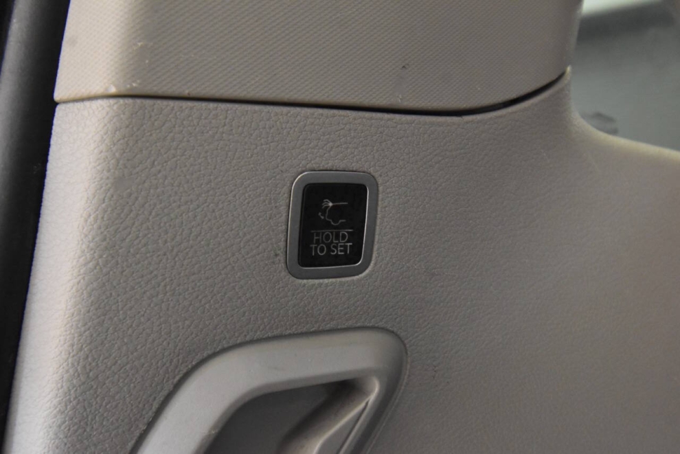 2022 Jeep Wagoneer Series II 4x4 4dr SUV, Silver, Mileage: 56,286 - photo 37