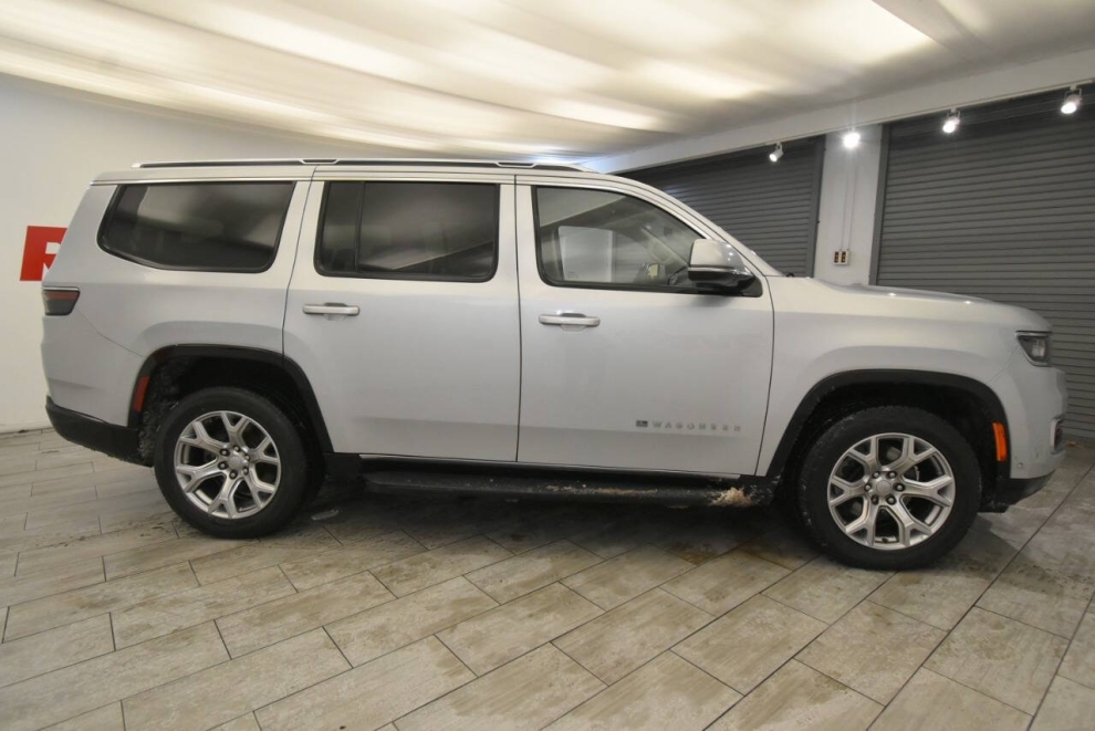 2022 Jeep Wagoneer Series II 4x4 4dr SUV, Silver, Mileage: 56,286 - photo 5