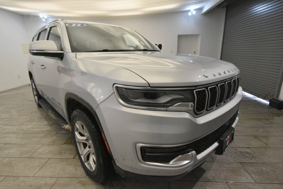 2022 Jeep Wagoneer Series II 4x4 4dr SUV, Silver, Mileage: 56,286 - photo 6