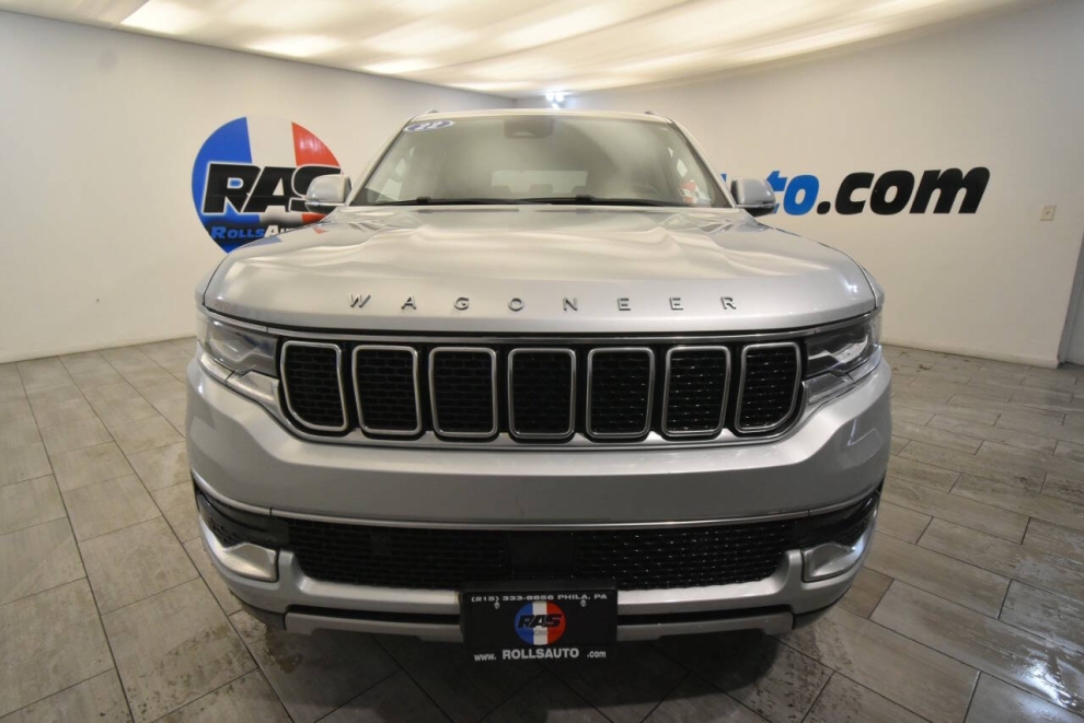 2022 Jeep Wagoneer Series II 4x4 4dr SUV, Silver, Mileage: 56,286 - photo 7