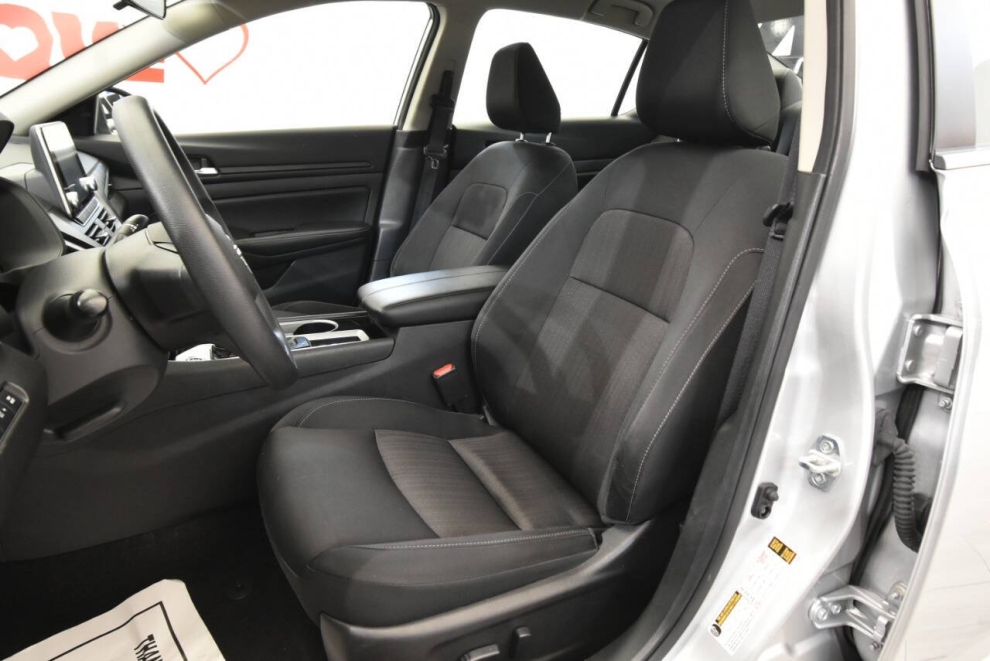 2024 Nissan Altima 2.5 SV 4dr Sedan, Silver, Mileage: 49,326 - photo 10
