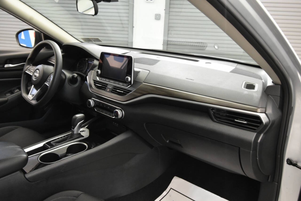 2024 Nissan Altima 2.5 SV 4dr Sedan, Silver, Mileage: 49,326 - photo 16
