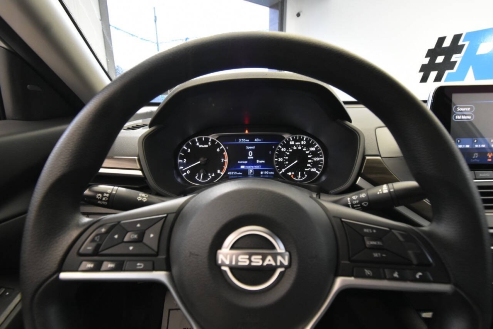 2024 Nissan Altima 2.5 SV 4dr Sedan, Silver, Mileage: 49,326 - photo 25