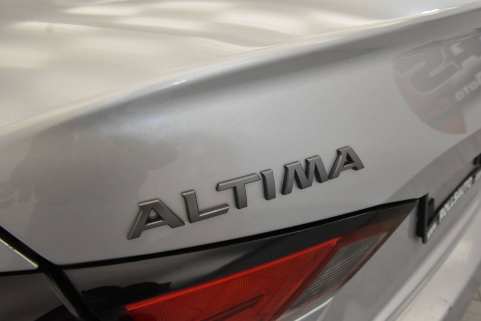 2024 Nissan Altima 2.5 SV 4dr Sedan, Silver, Mileage: 49,326 - photo 31