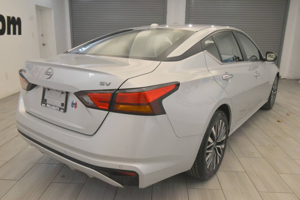 2024 Nissan Altima 2.5 SV 4dr Sedan, Silver, Mileage: 49,326 - photo 4