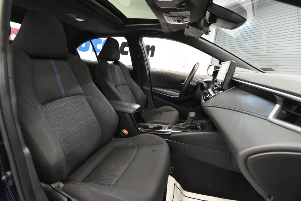 2022 Toyota Corolla SE 4dr Sedan CVT, Blue, Mileage: 43,789 - photo 14