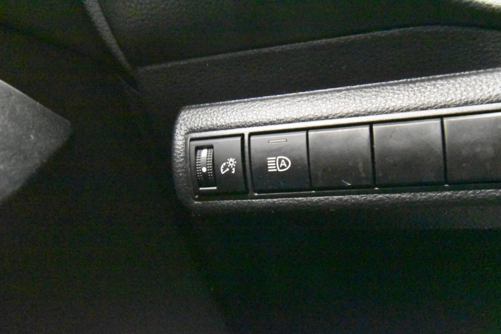 2022 Toyota Corolla SE 4dr Sedan CVT, Blue, Mileage: 43,789 - photo 27