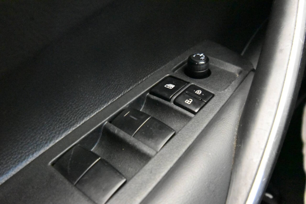 2022 Toyota Corolla SE 4dr Sedan CVT, Blue, Mileage: 43,789 - photo 28