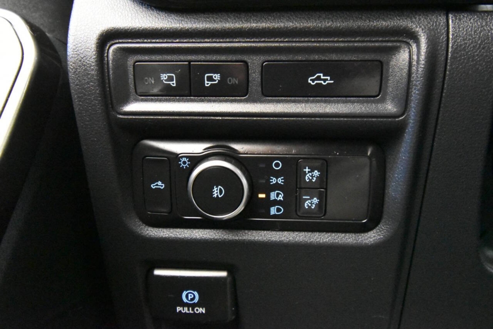 2021 Ford F-150 XLT 4x4 4dr SuperCrew 6.5 ft. SB, White, Mileage: 82,911 - photo 26