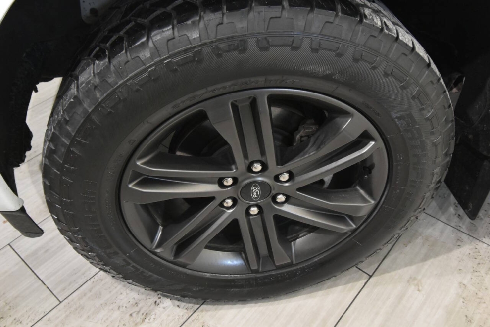 2021 Ford F-150 XLT 4x4 4dr SuperCrew 6.5 ft. SB, White, Mileage: 82,911 - photo 9