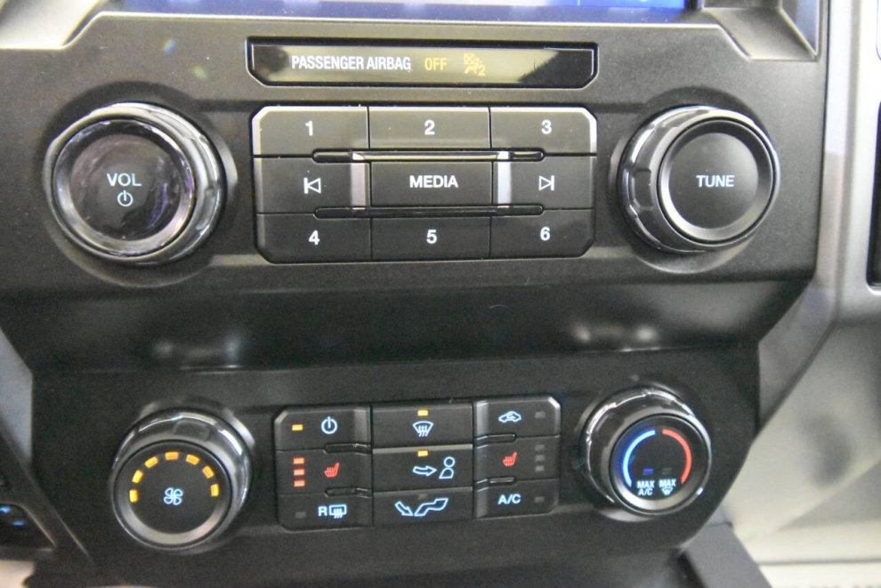 2020 Ford F-150 XLT 4x4 4dr SuperCrew 5.5 ft. SB, Gray, Mileage: 116,789 - photo 18