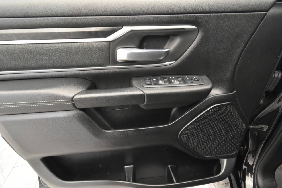 2019 RAM 1500 Big Horn 4x4 4dr Crew Cab 5.6 ft. SB Pickup, Black, Mileage: 85,356 - photo 12