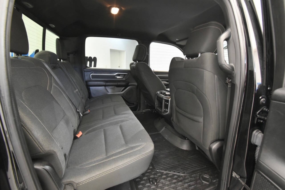 2019 RAM 1500 Big Horn 4x4 4dr Crew Cab 5.6 ft. SB Pickup, Black, Mileage: 85,356 - photo 15