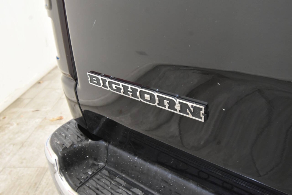2019 RAM 1500 Big Horn 4x4 4dr Crew Cab 5.6 ft. SB Pickup, Black, Mileage: 85,356 - photo 29