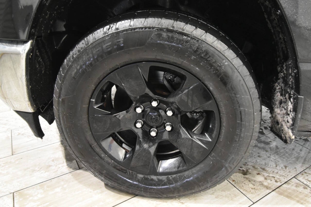 2019 RAM 1500 Big Horn 4x4 4dr Crew Cab 5.6 ft. SB Pickup, Black, Mileage: 85,356 - photo 9