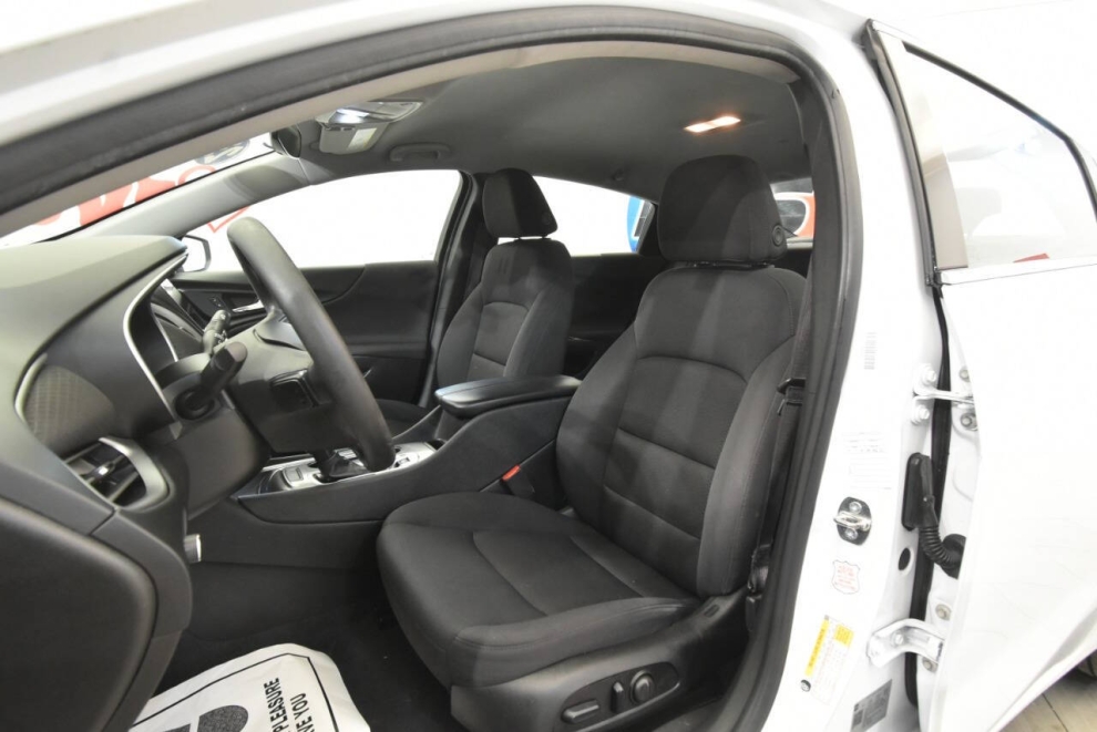 2023 Chevrolet Malibu LT 4dr Sedan w/1LT, White, Mileage: 93,936 - photo 10