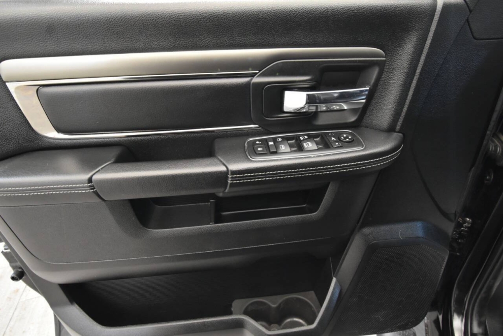 2017 RAM 1500 Night 4x4 4dr Crew Cab 5.5 ft. SB Pickup, BLK, Mileage: 118,402 - photo 12