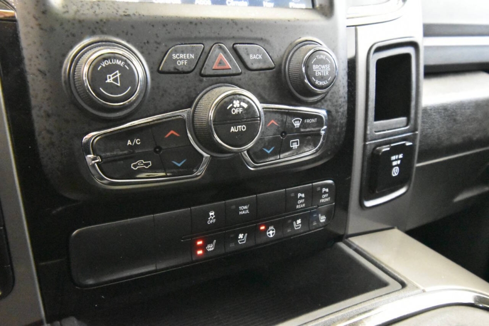 2017 RAM 1500 Night 4x4 4dr Crew Cab 5.5 ft. SB Pickup, BLK, Mileage: 118,402 - photo 17