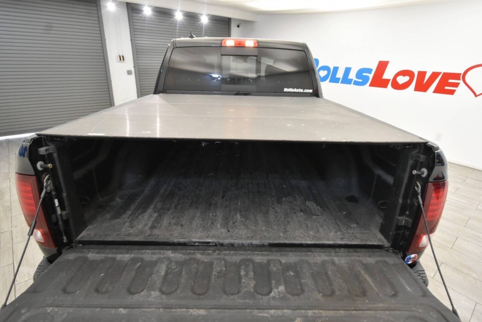 2017 RAM 1500 Night 4x4 4dr Crew Cab 5.5 ft. SB Pickup, BLK, Mileage: 118,402 - photo 29