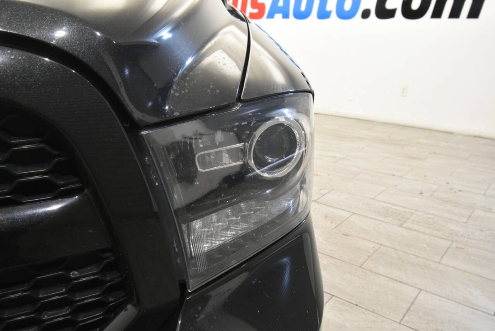 2017 RAM 1500 Night 4x4 4dr Crew Cab 5.5 ft. SB Pickup, BLK, Mileage: 118,402 - photo 8