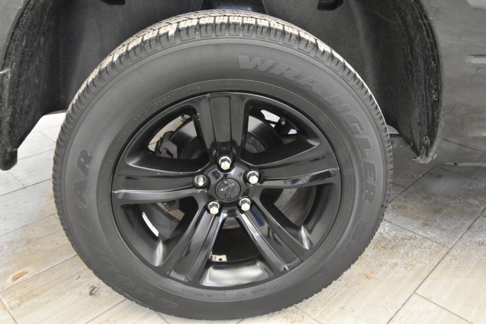 2017 RAM 1500 Night 4x4 4dr Crew Cab 5.5 ft. SB Pickup, BLK, Mileage: 118,402 - photo 9