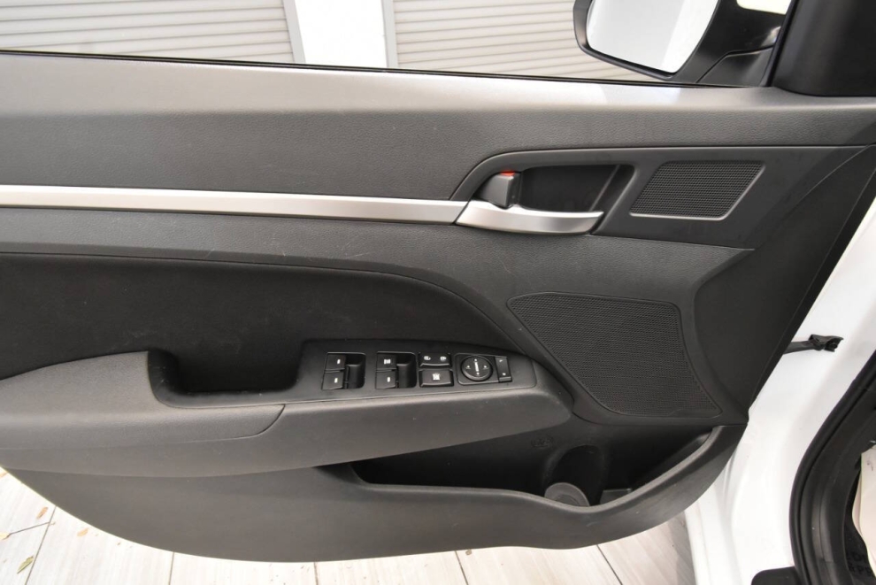 2020 Hyundai Elantra SEL 4dr Sedan, White, Mileage: 75,043 - photo 12