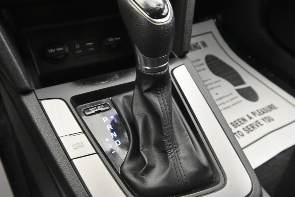 2020 Hyundai Elantra SEL 4dr Sedan, White, Mileage: 75,043 - photo 17