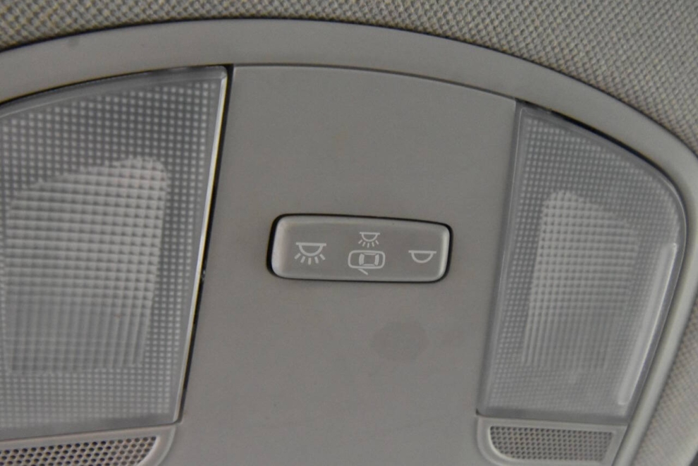 2020 Hyundai Elantra SEL 4dr Sedan, White, Mileage: 75,043 - photo 21