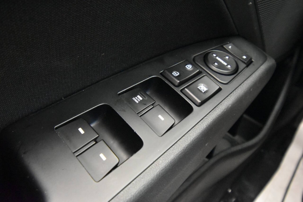 2020 Hyundai Elantra SEL 4dr Sedan, White, Mileage: 75,043 - photo 27