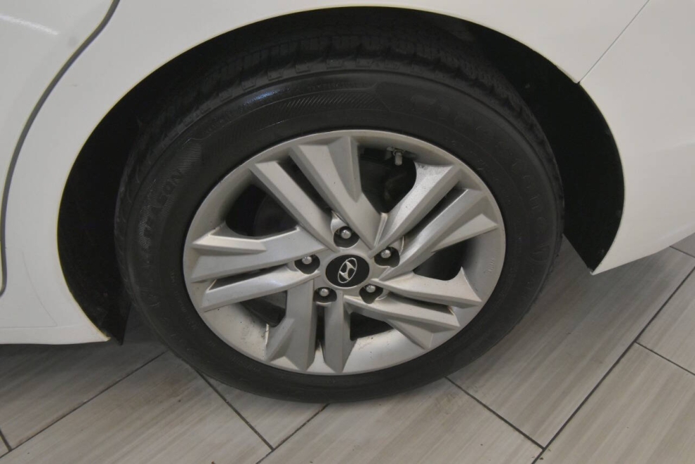 2020 Hyundai Elantra SEL 4dr Sedan, White, Mileage: 75,043 - photo 9