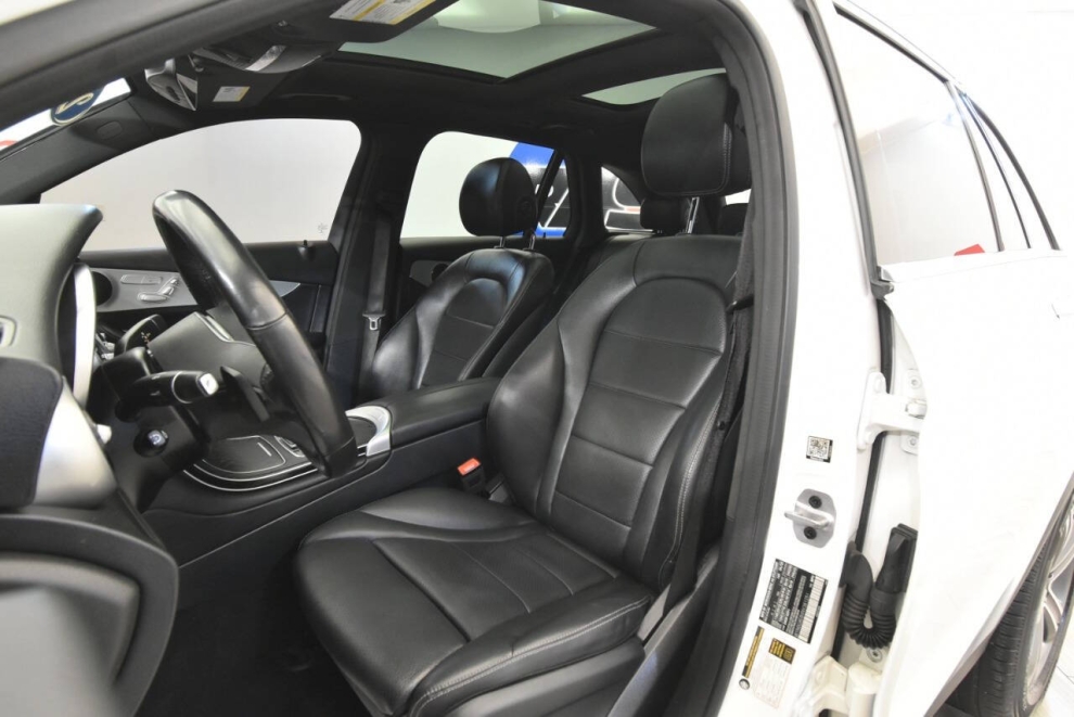 2022 Mercedes-Benz GLC GLC 300 4MATIC AWD 4dr SUV, White, Mileage: 68,920 - photo 10