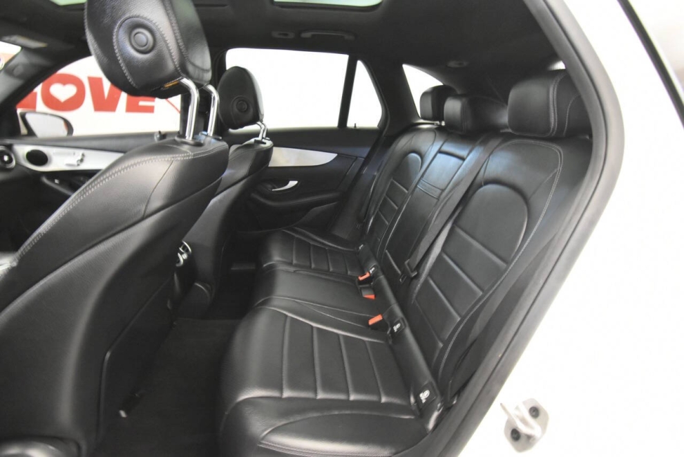 2022 Mercedes-Benz GLC GLC 300 4MATIC AWD 4dr SUV, White, Mileage: 68,920 - photo 13