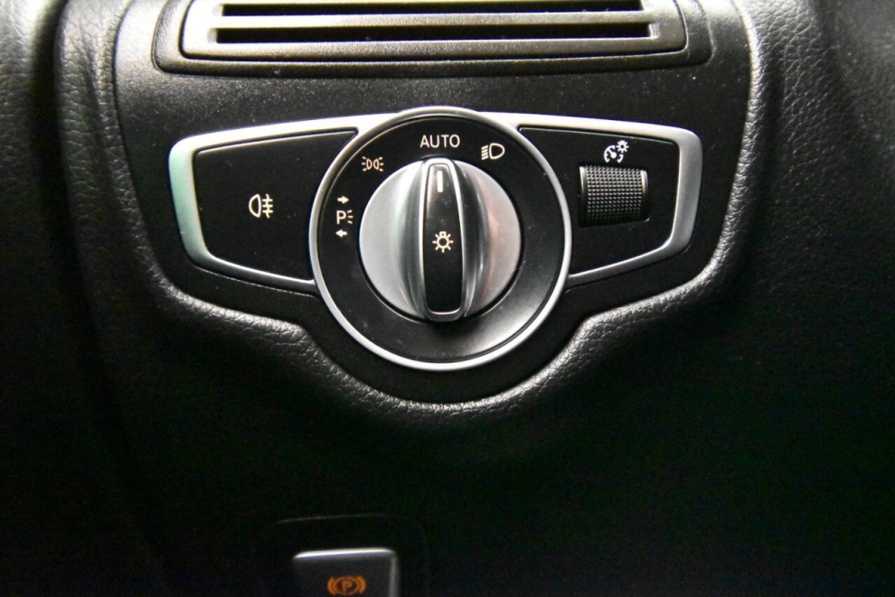 2022 Mercedes-Benz GLC GLC 300 4MATIC AWD 4dr SUV, White, Mileage: 68,920 - photo 28