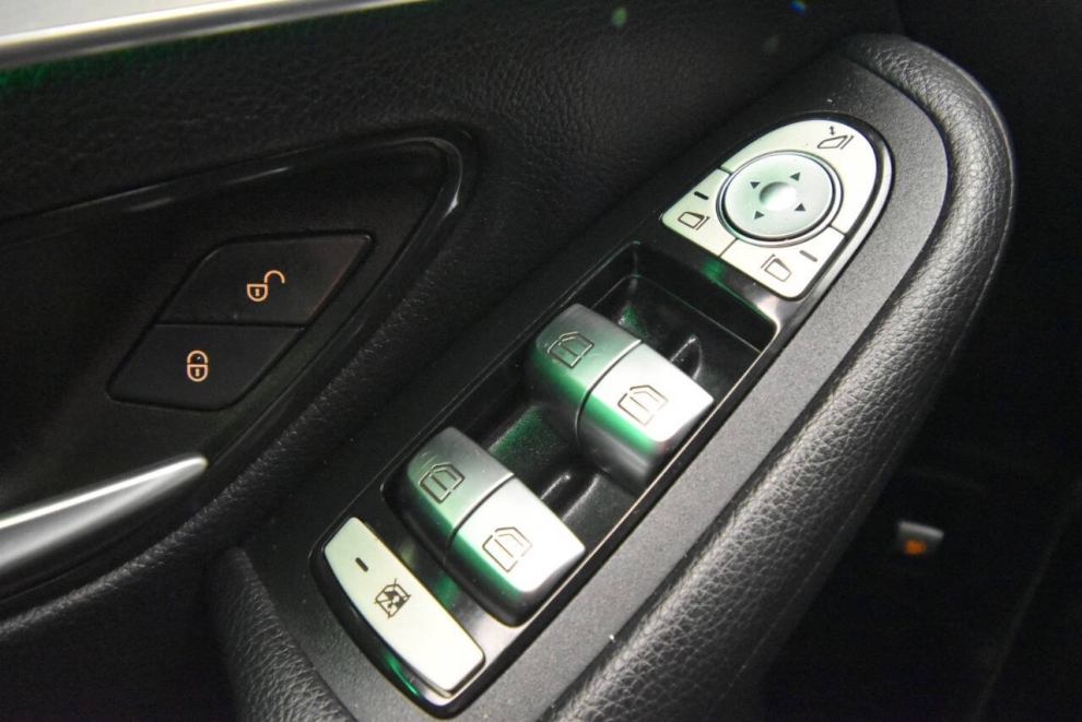 2022 Mercedes-Benz GLC GLC 300 4MATIC AWD 4dr SUV, White, Mileage: 68,920 - photo 30