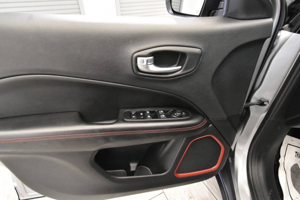 2018 Jeep Compass Trailhawk 4x4 4dr SUV, Gray, Mileage: 94,337 - photo 12