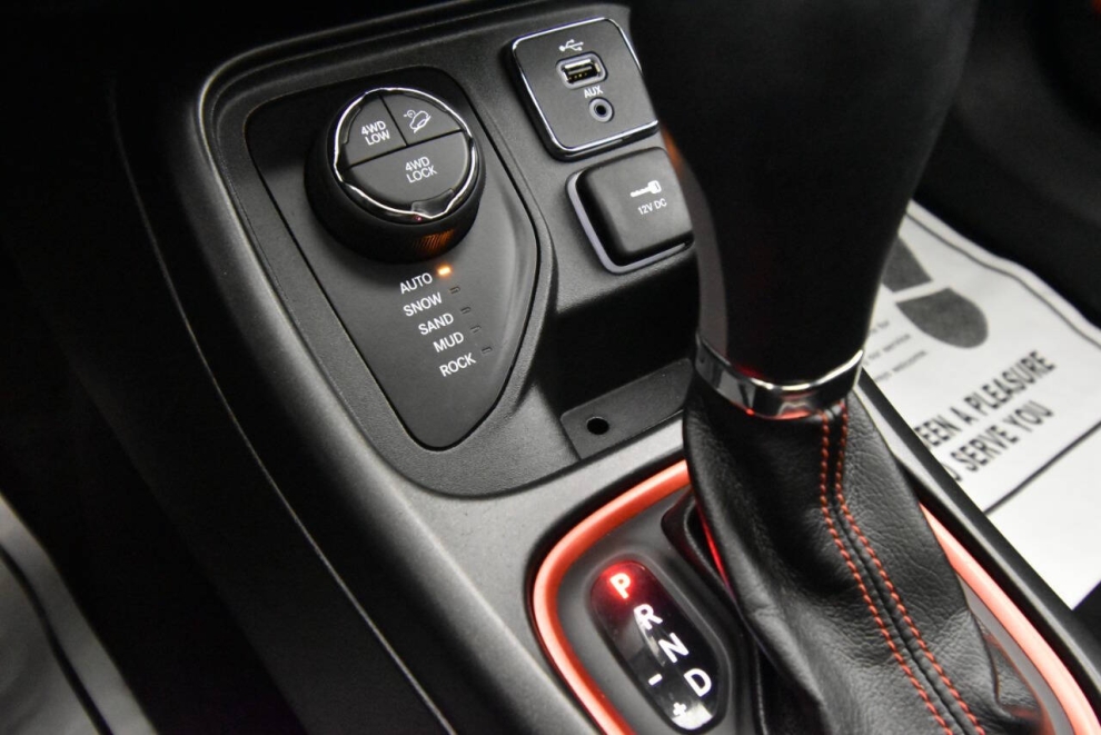 2018 Jeep Compass Trailhawk 4x4 4dr SUV, Gray, Mileage: 94,337 - photo 18