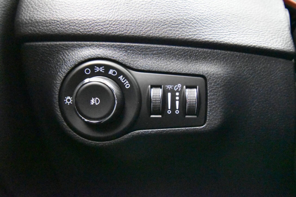 2018 Jeep Compass Trailhawk 4x4 4dr SUV, Gray, Mileage: 94,337 - photo 28