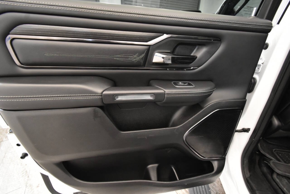 2022 RAM 1500 Limited 4x4 4dr Crew Cab 5.6 ft. SB Pickup, White, Mileage: 59,646 - photo 11